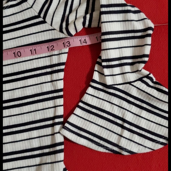 Abercrombie & Fitch  black & white striped bodysuit bell sleeve Sml EUC - Picture 6 of 8